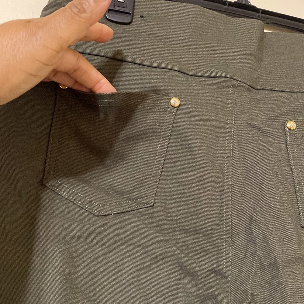 THRILL shorts - Picture 3 of 7